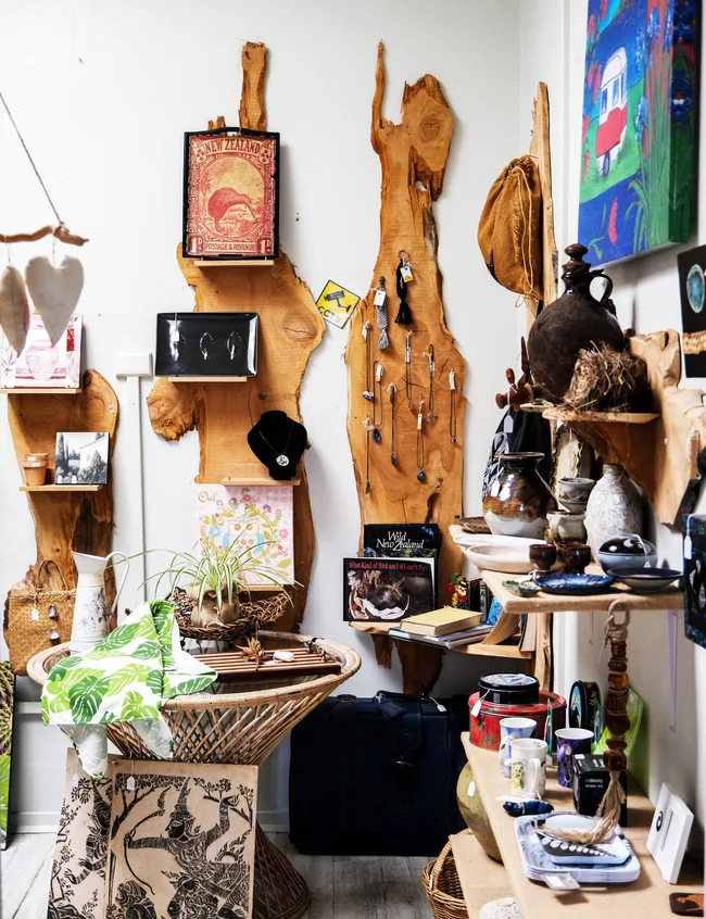 antiquités de collection dans le coin