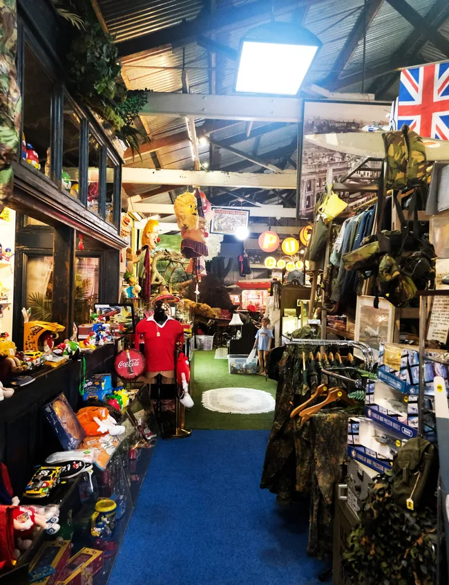 objets d'occasion dans la chambre