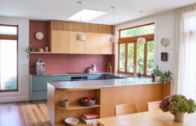 À l&rsquo;intérieur d&rsquo;un bungalow lumineux rénové en périphérie de la ville d&rsquo;Auckland