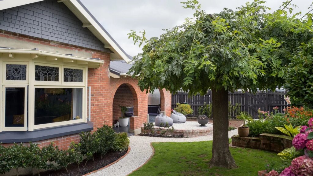Comment un propriétaire a fait revivre un bungalow de 1925 dans le style des années folles