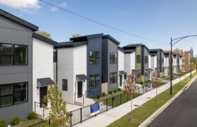 De nombreux Américains âgés coincés dans des maisons qui ne conviennent plus