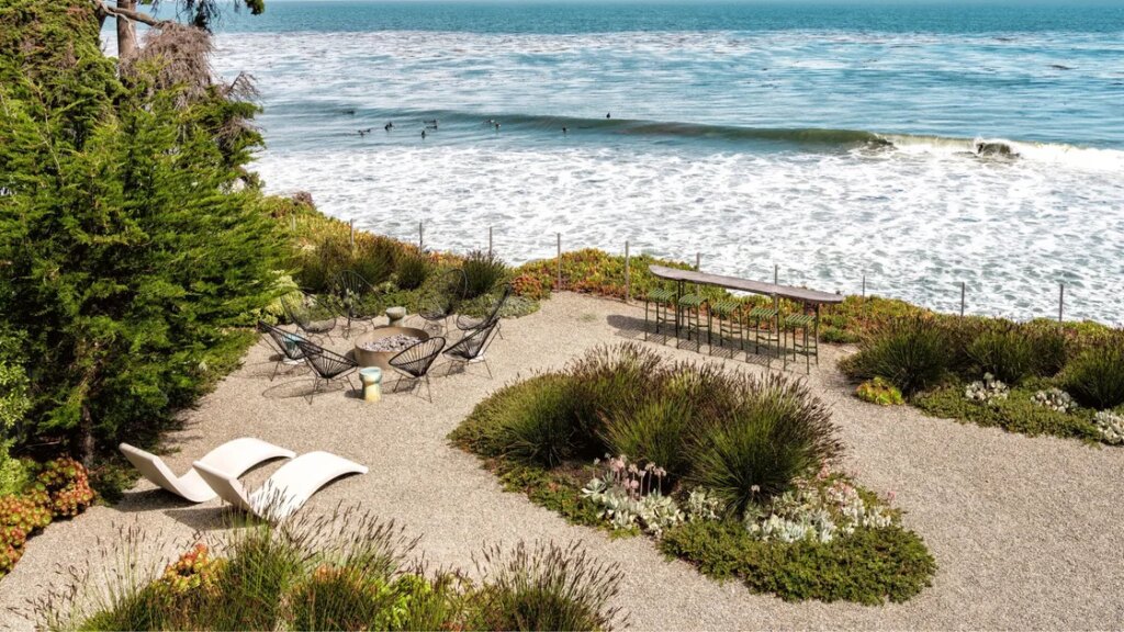 L'art du jardin côtier : la beauté façonnée par le vent, les vagues et le sel