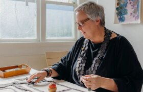 Dans le monde merveilleux de l&rsquo;artiste Bronwyn Lloyd