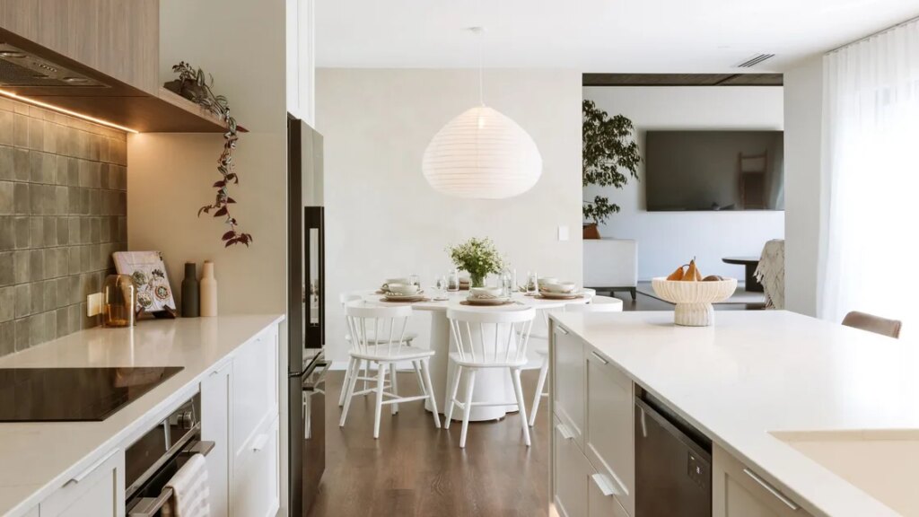 Visitez cette maison familiale de style grange nordique