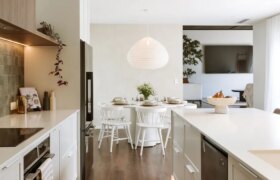 Visitez cette maison familiale de style grange nordique