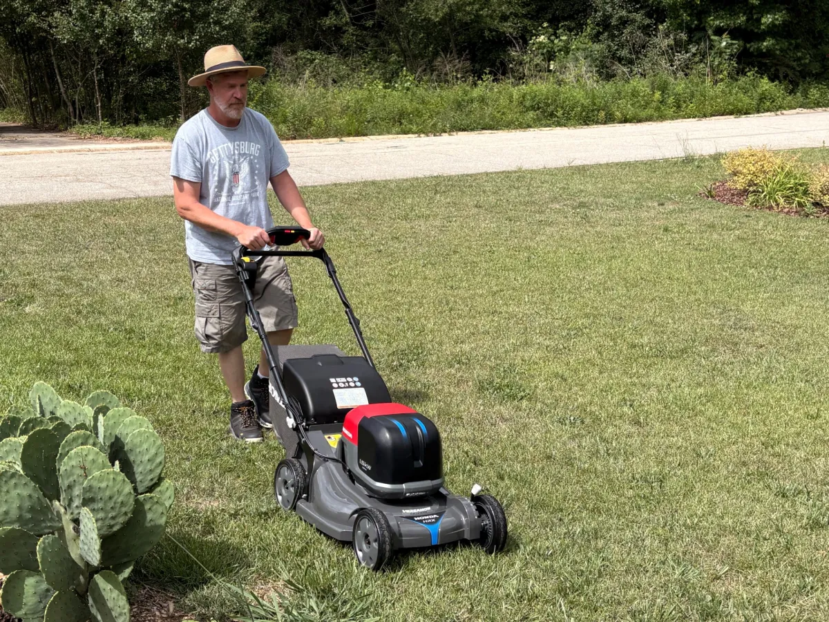 Honda HRX BE mowing