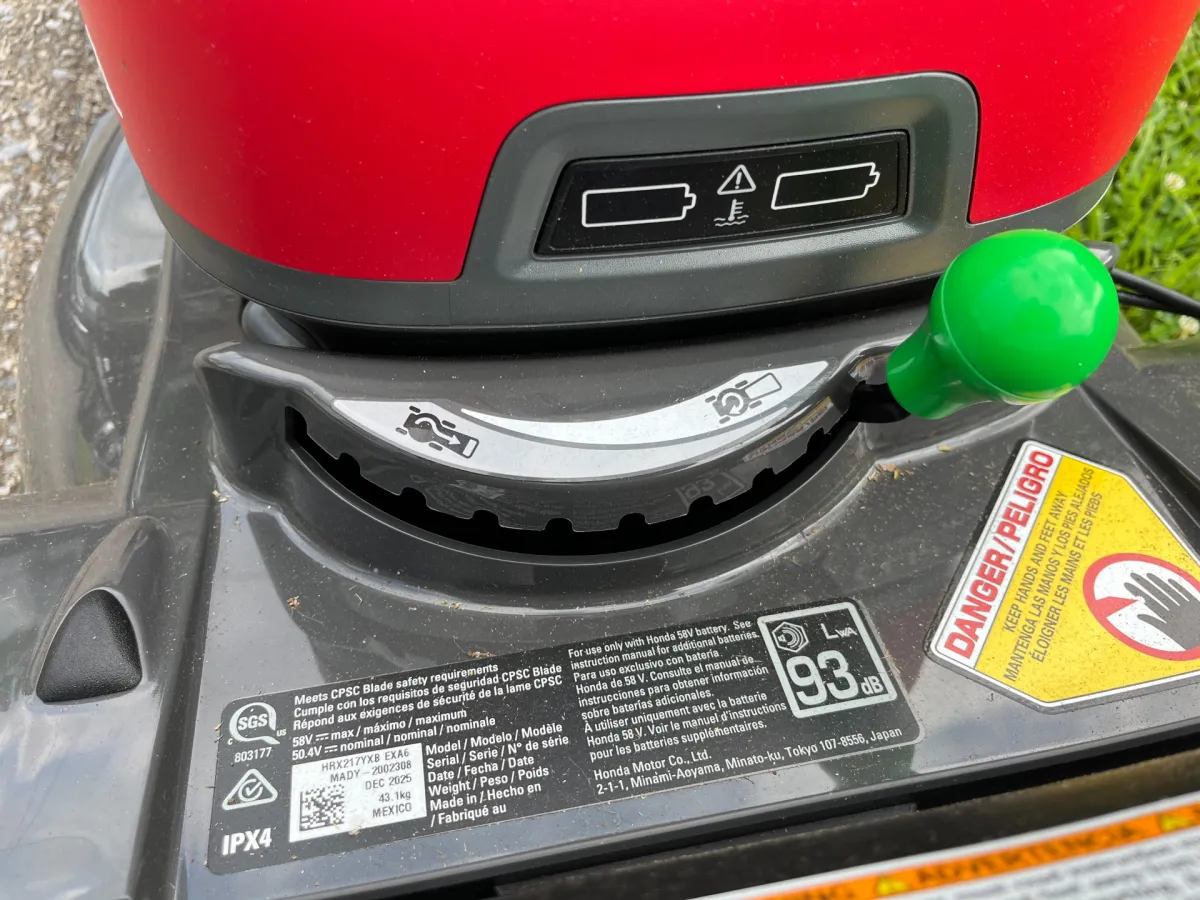 Honda HRX BE_integrated mulch plug