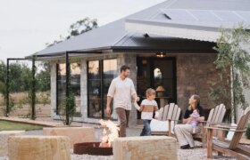 La douceur de vivre : à l&rsquo;intérieur d&rsquo;une ferme moderne pleine de personnalité