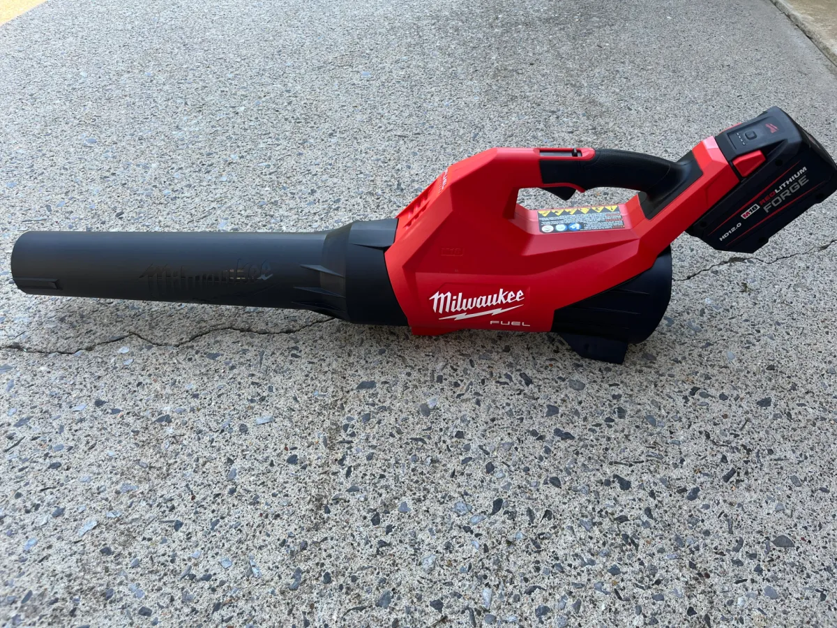 Best Cordless Leaf Blowers_Milwaukee