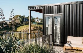 À l&rsquo;intérieur d&rsquo;une maison côtière construite en harmonie avec le territoire