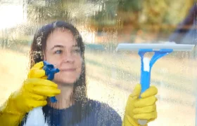 Comment fabriquer un nettoyant pour vitres fait maison