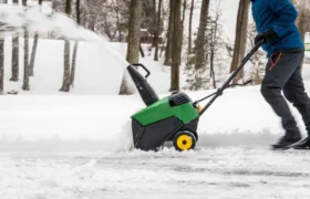 Lance-neige vs souffleuse à neige : quelle est la différence ?